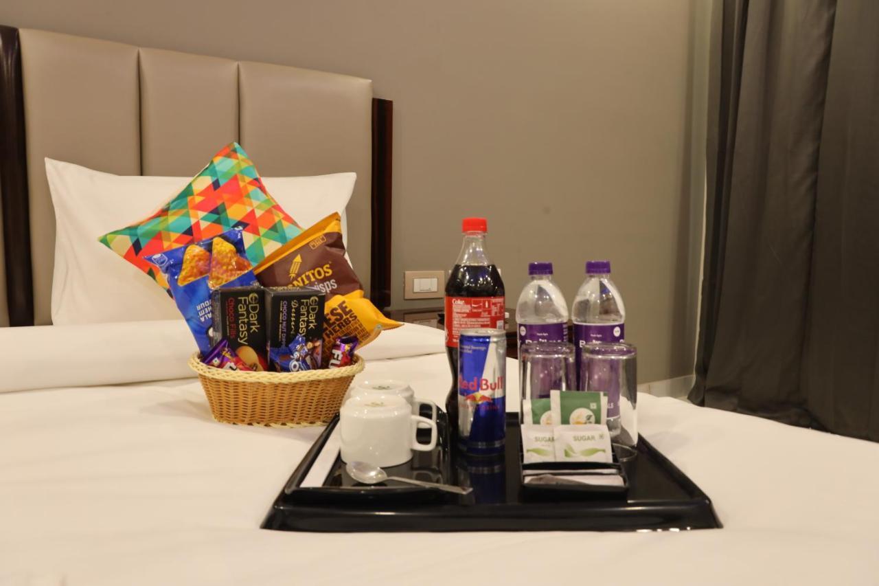 Vaabi Saabi Hotel グルガウン エクステリア 写真