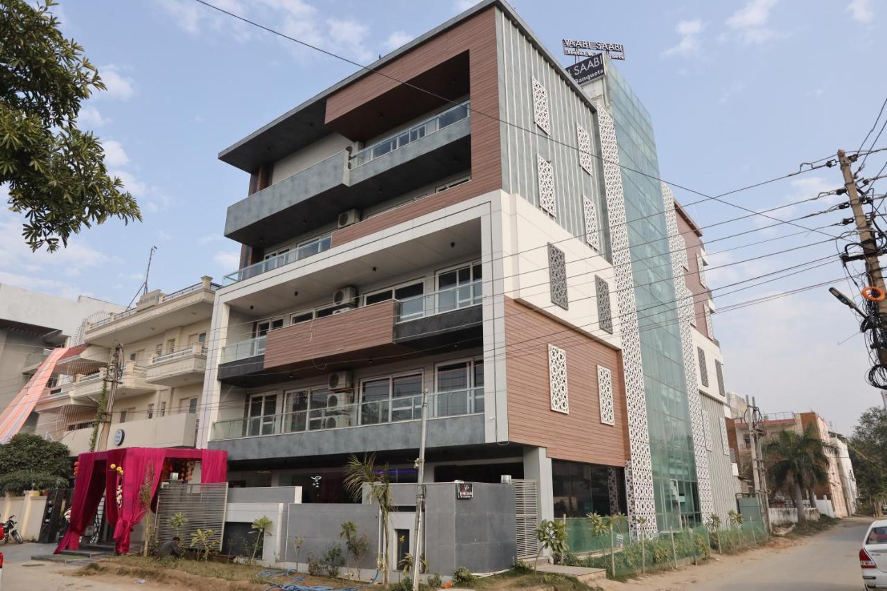 Vaabi Saabi Hotel グルガウン エクステリア 写真