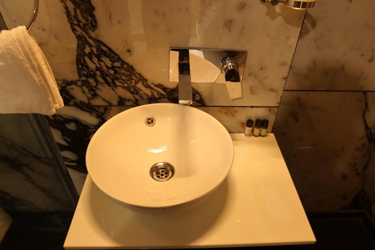Vaabi Saabi Hotel グルガウン エクステリア 写真